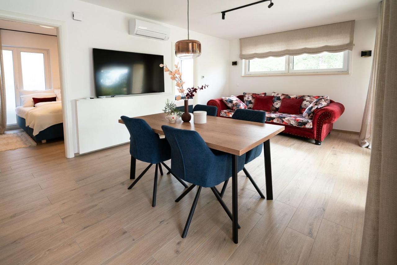 Apartments Kras 24 With Pool Sežana Kültér fotó