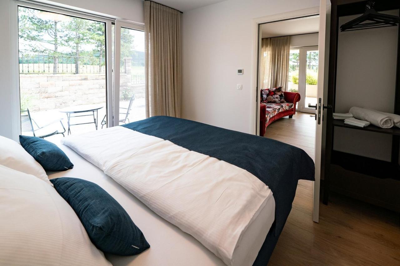 Apartments Kras 24 With Pool Sežana Kültér fotó