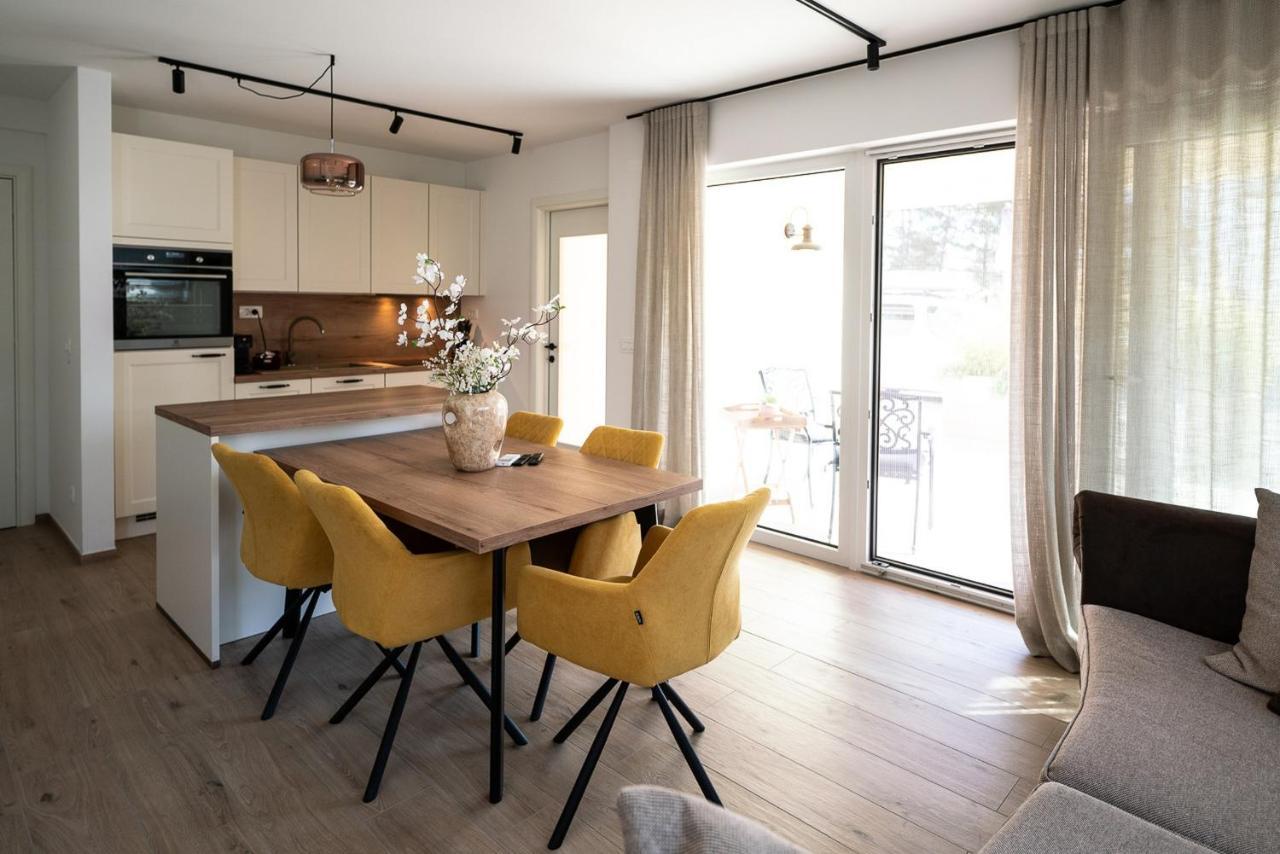 Apartments Kras 24 With Pool Sežana Kültér fotó