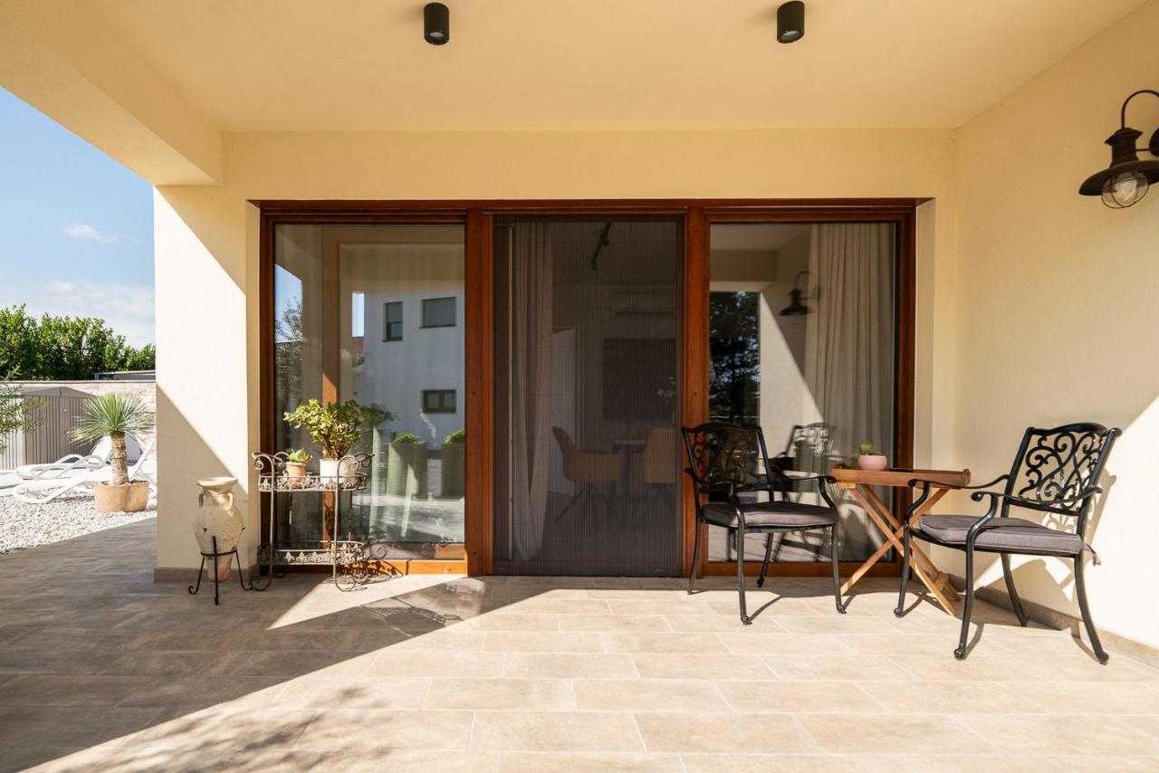 Apartments Kras 24 With Pool Sežana Kültér fotó