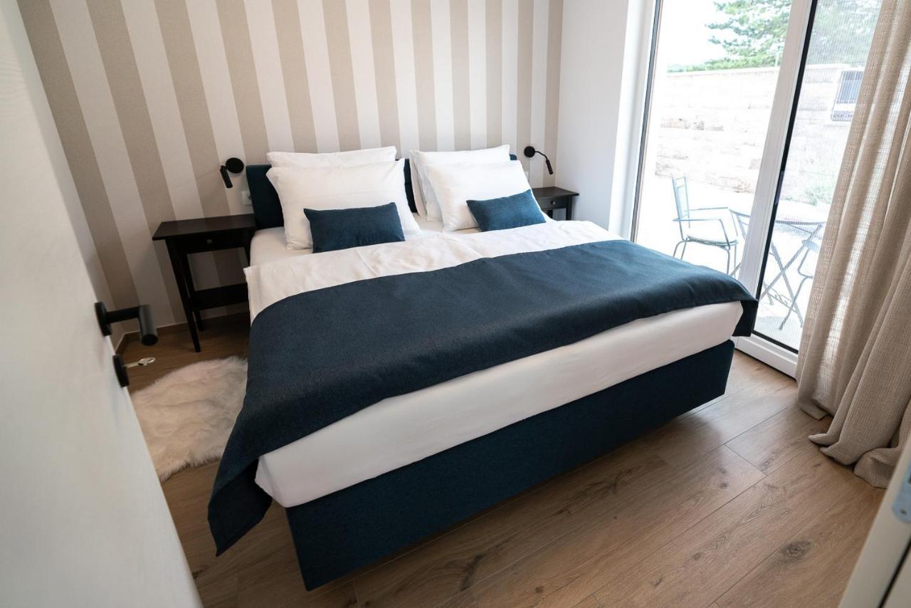 Apartments Kras 24 With Pool Sežana Kültér fotó