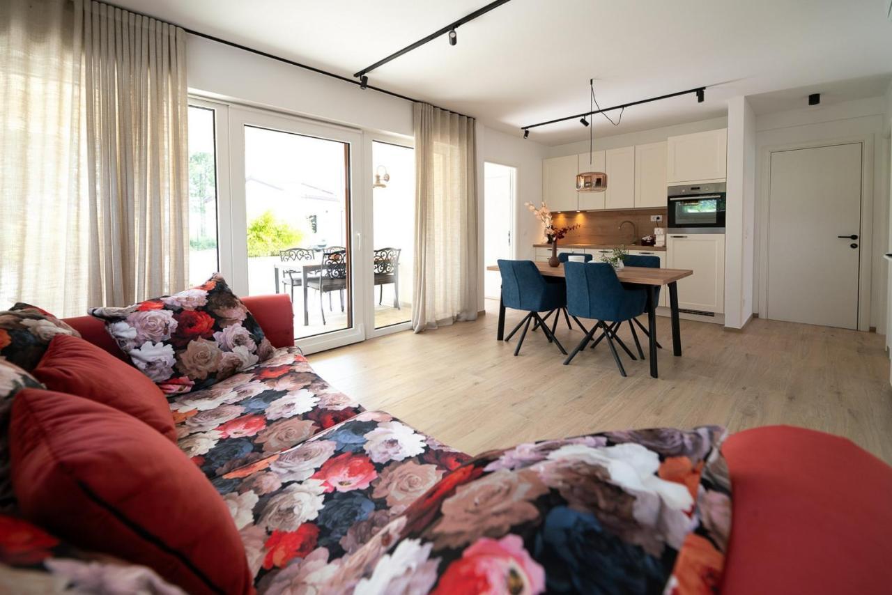 Apartments Kras 24 With Pool Sežana Kültér fotó