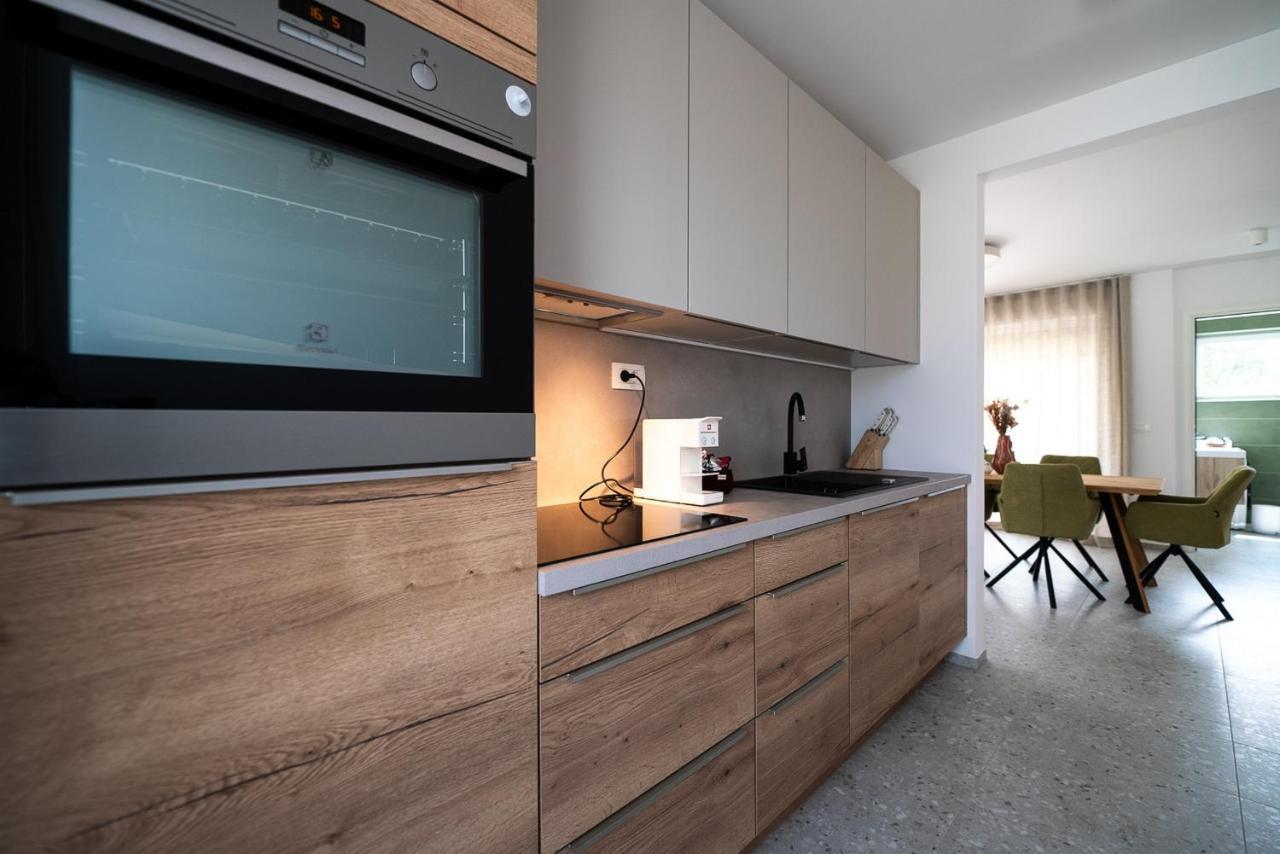 Apartments Kras 24 With Pool Sežana Kültér fotó