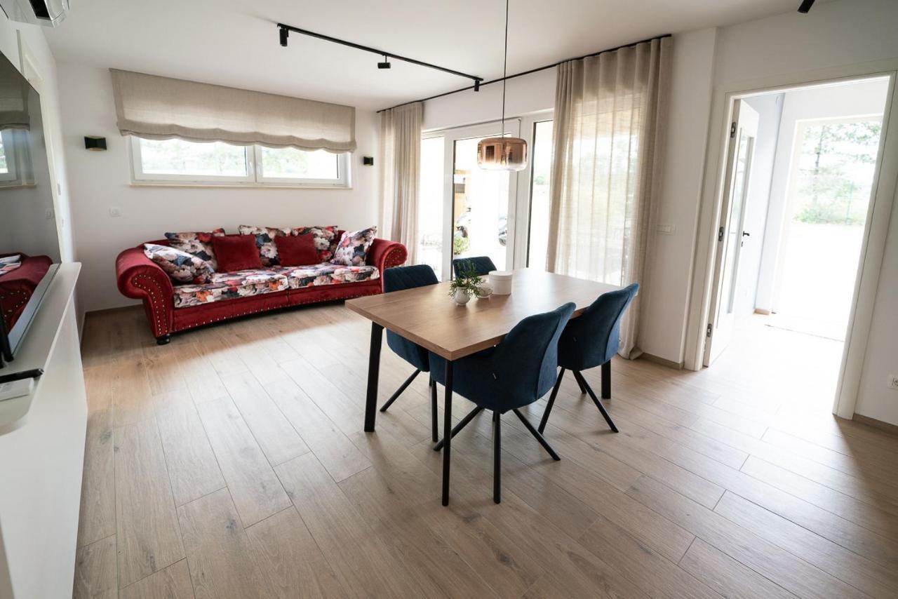 Apartments Kras 24 With Pool Sežana Kültér fotó