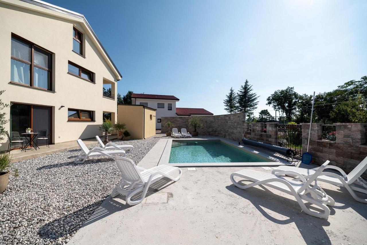 Apartments Kras 24 With Pool Sežana Kültér fotó