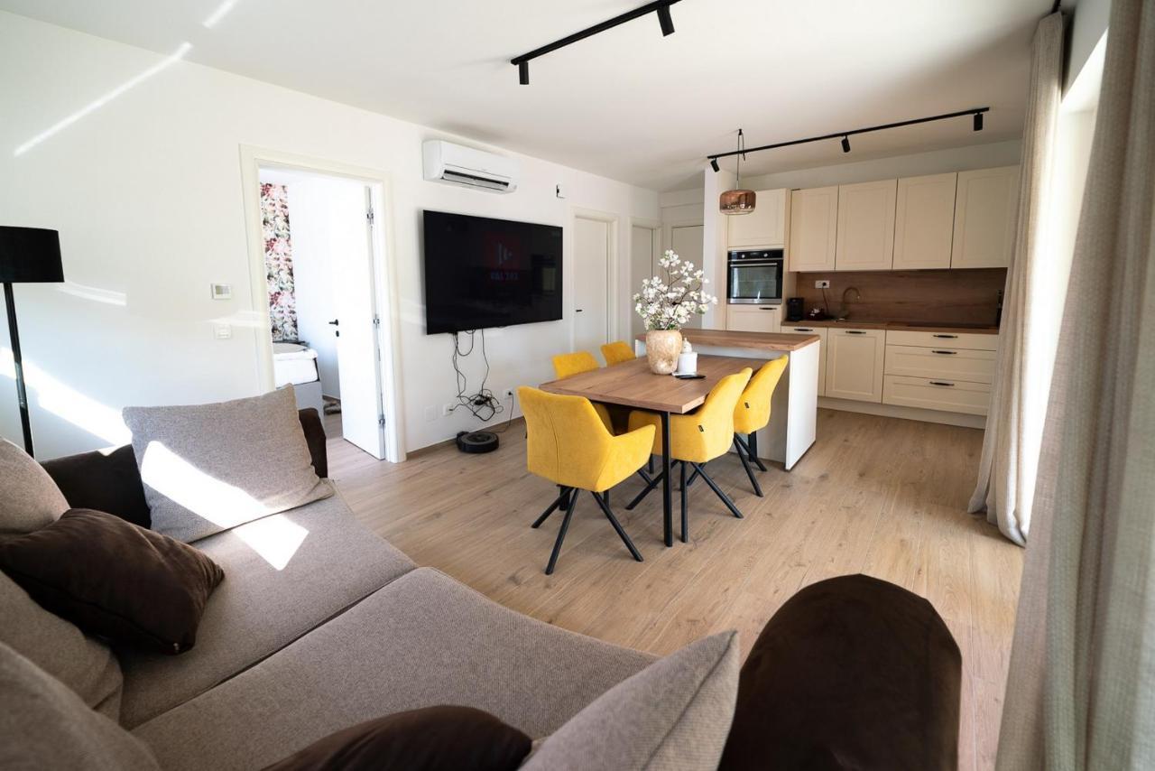 Apartments Kras 24 With Pool Sežana Kültér fotó