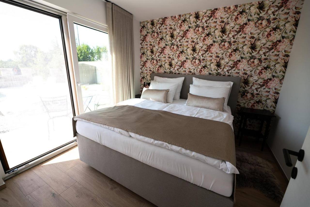 Apartments Kras 24 With Pool Sežana Kültér fotó