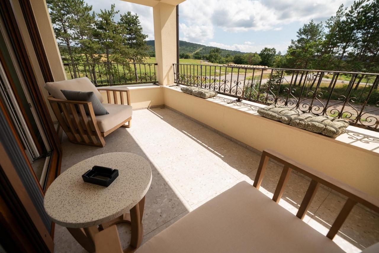 Apartments Kras 24 With Pool Sežana Kültér fotó