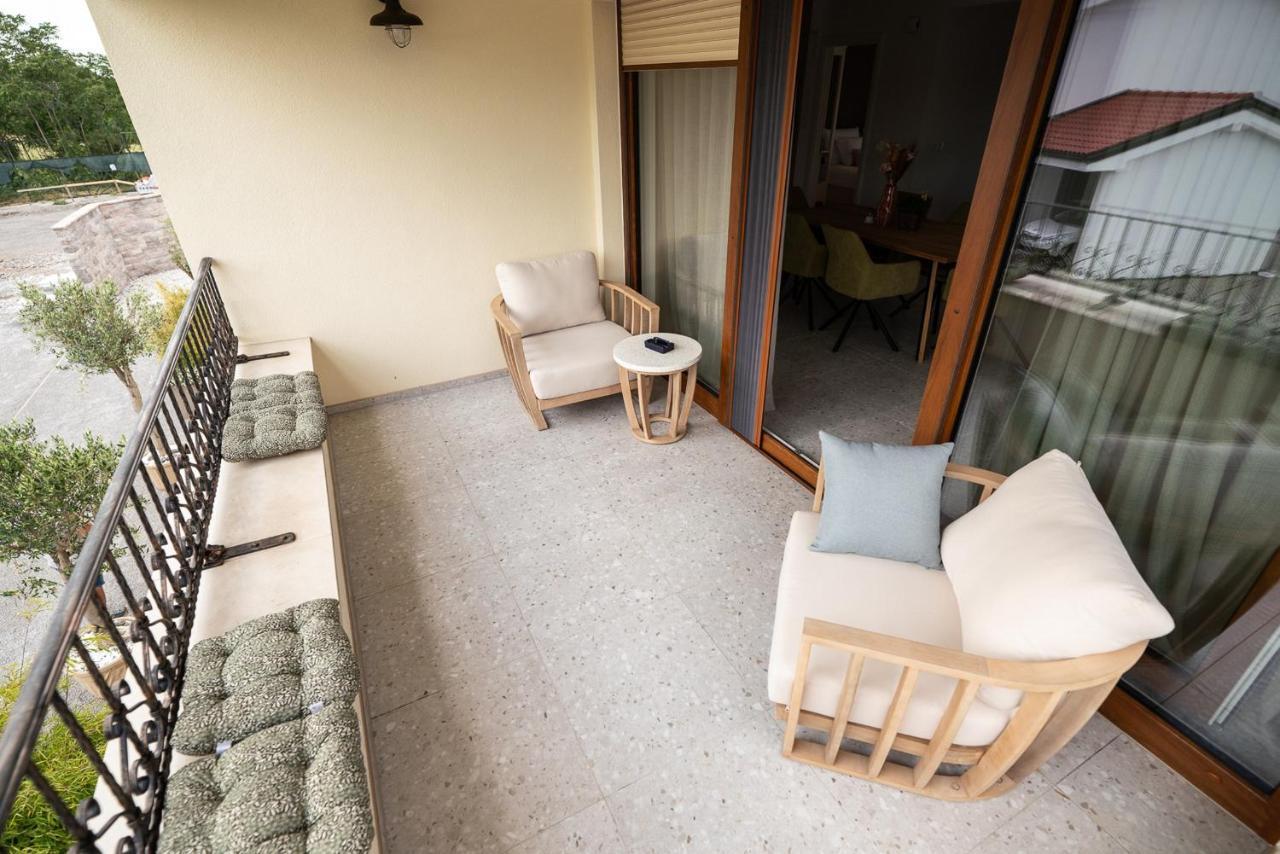 Apartments Kras 24 With Pool Sežana Kültér fotó